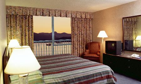 Coast Plaza Hotel & Suites 03.[1]